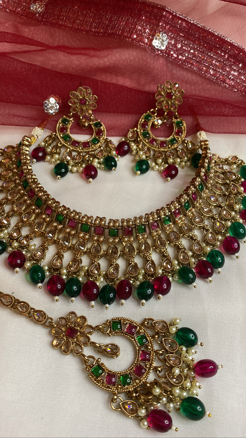 INAARA NECKLACE SET