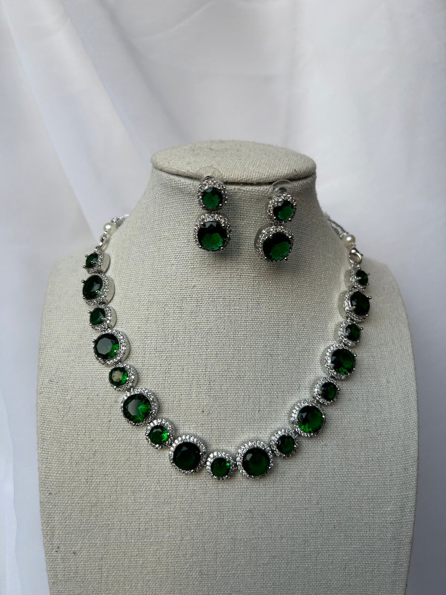 AVNI NECKLACE SET