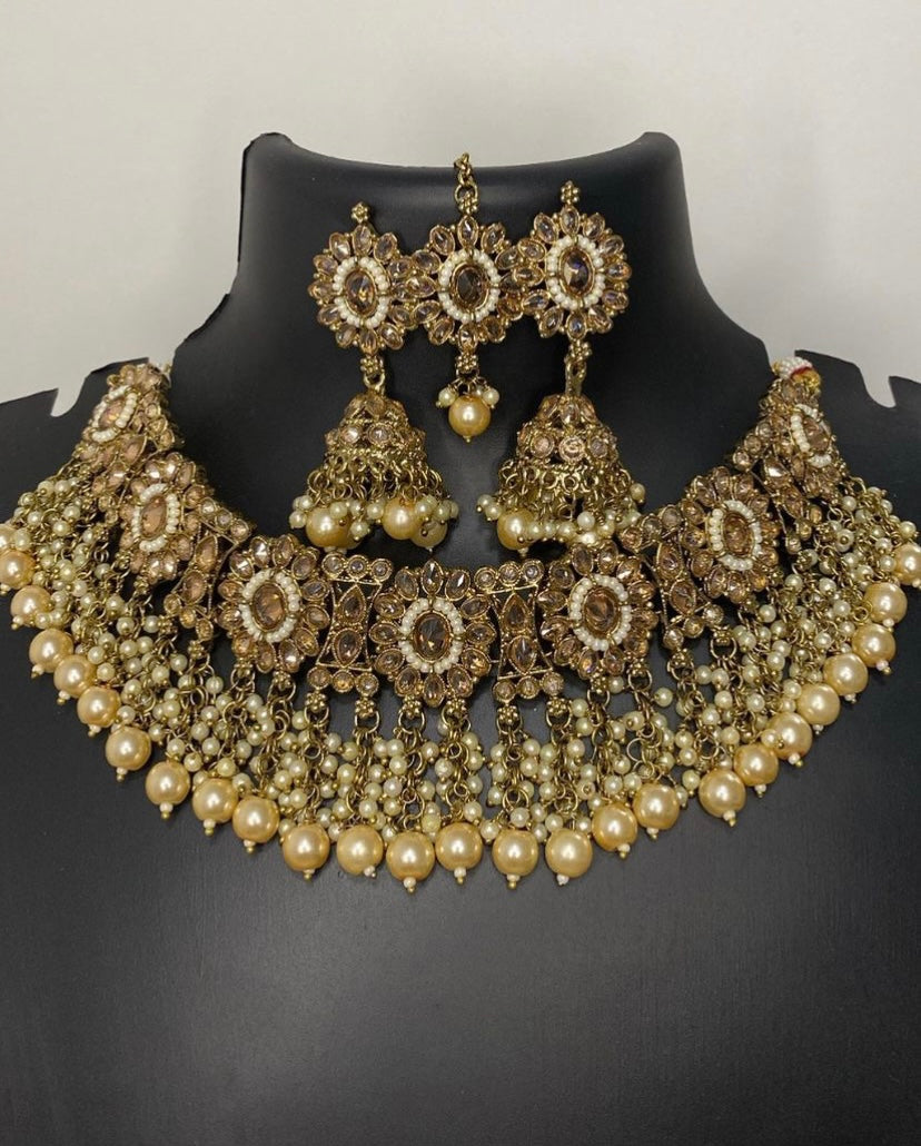 ISHAANI NECKLACE SET