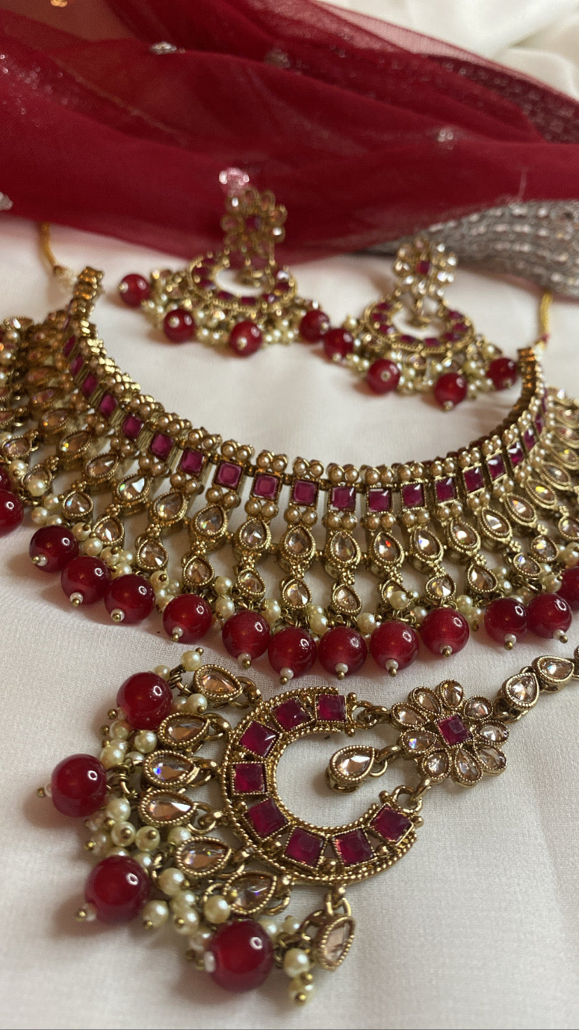 INAARA NECKLACE SET