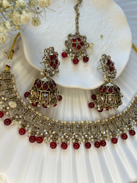 INAAYA NECKLACE SET